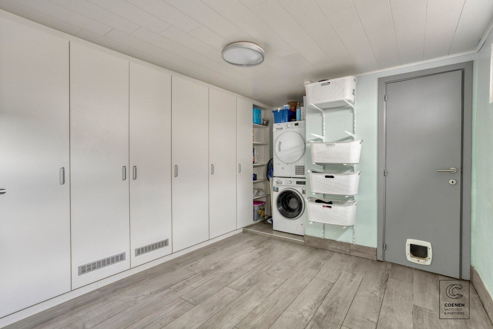 Zeer ruime en instapklare woning van 181 m², 4 slpk's en zeer leuke, zonnige tuin met prachtig uitzicht! 