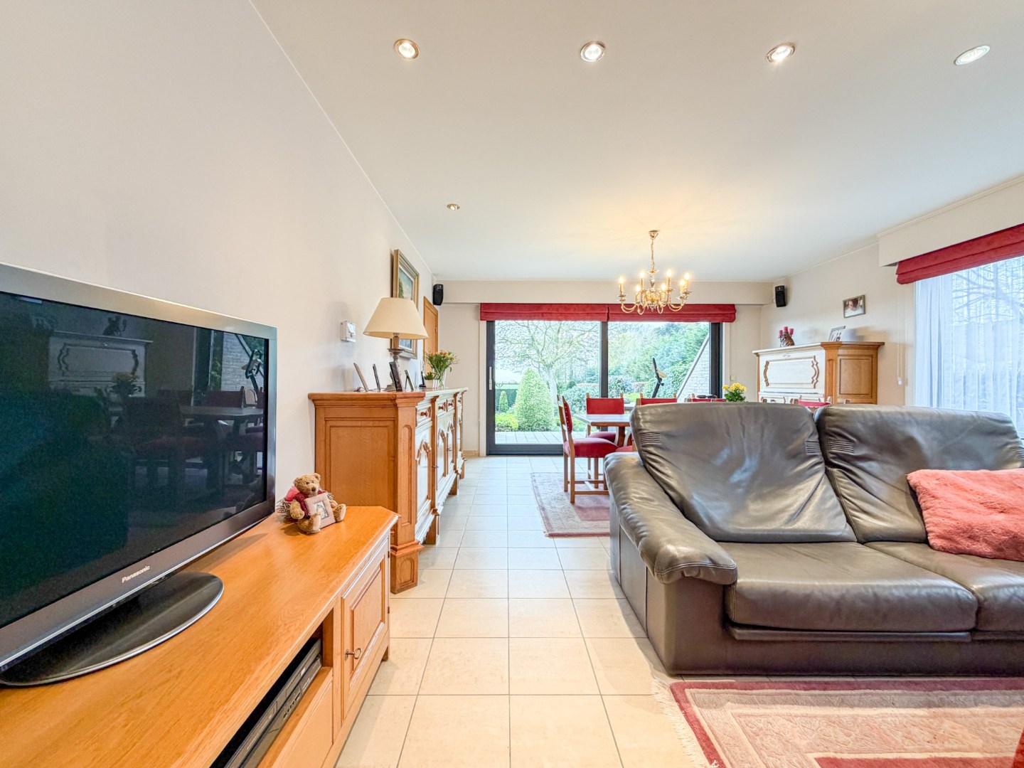 Villa op groot perceel met open zicht: 4 slaapkamers, 2 badkamers, grote tuin, topper te Torhout! 