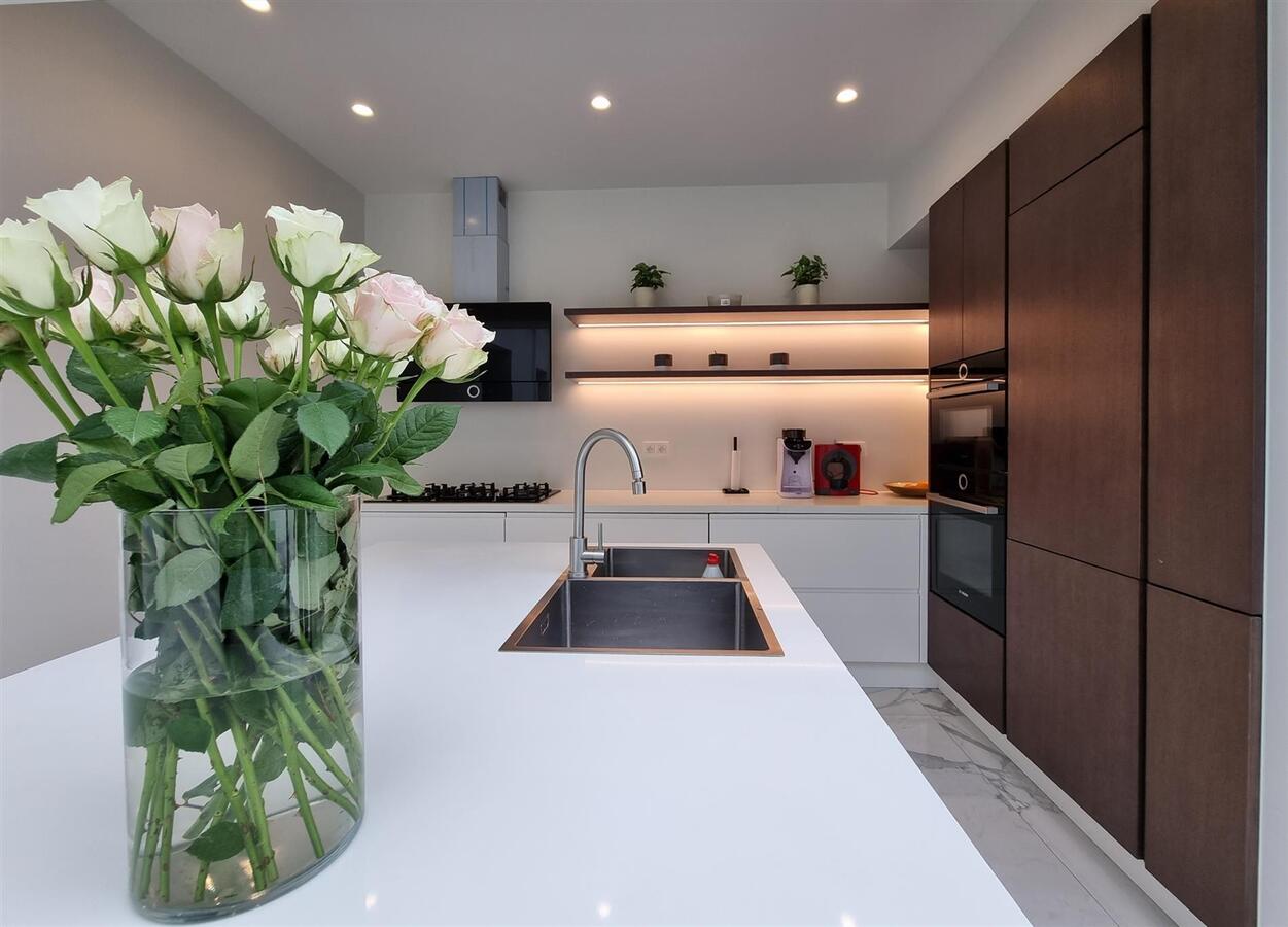 Subliem gerenoveerde woning met 5 slaapkamers &amp; 3 badkamers - Heist 