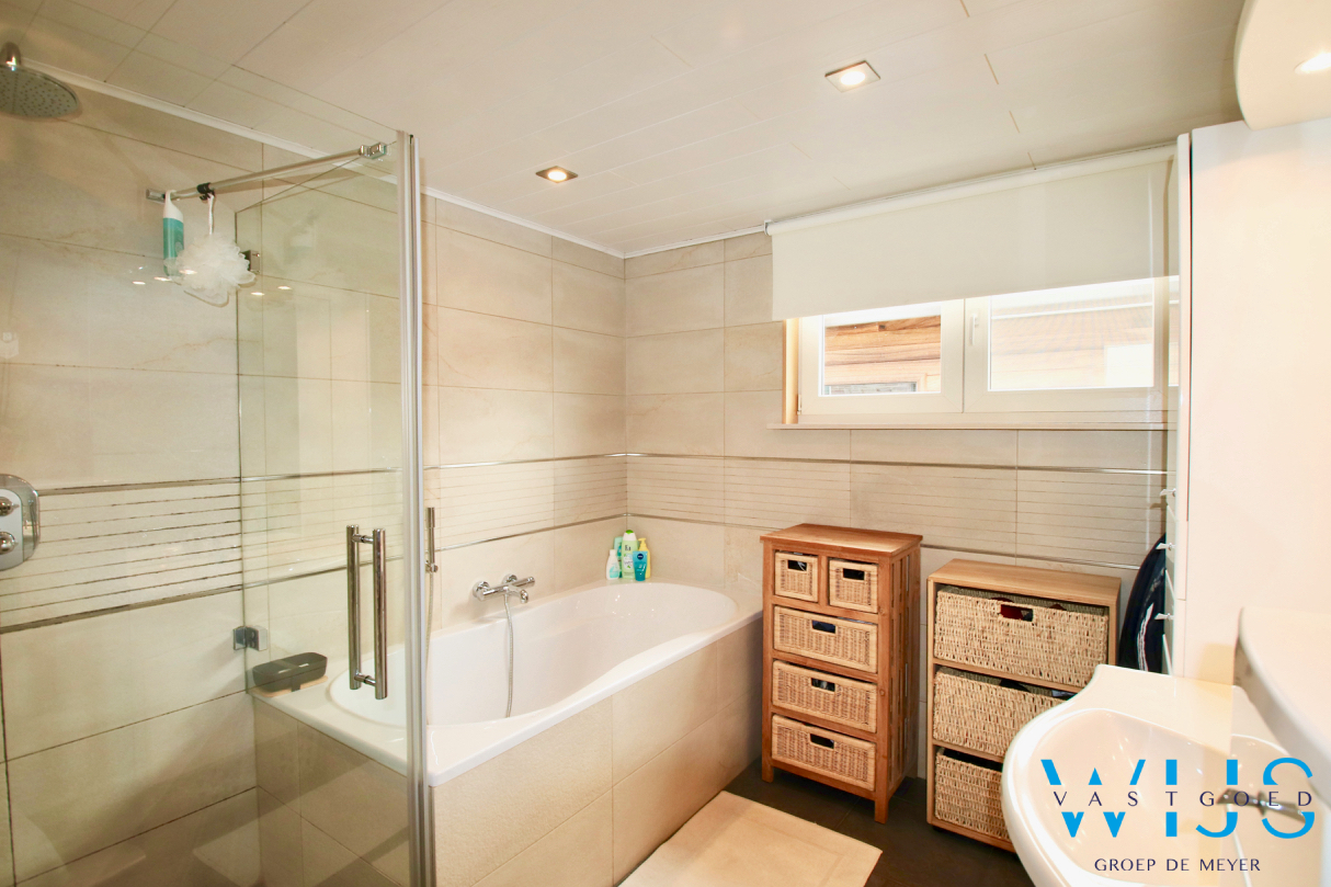 Super gezellige instapklare woning in Hartje Assenede ! 