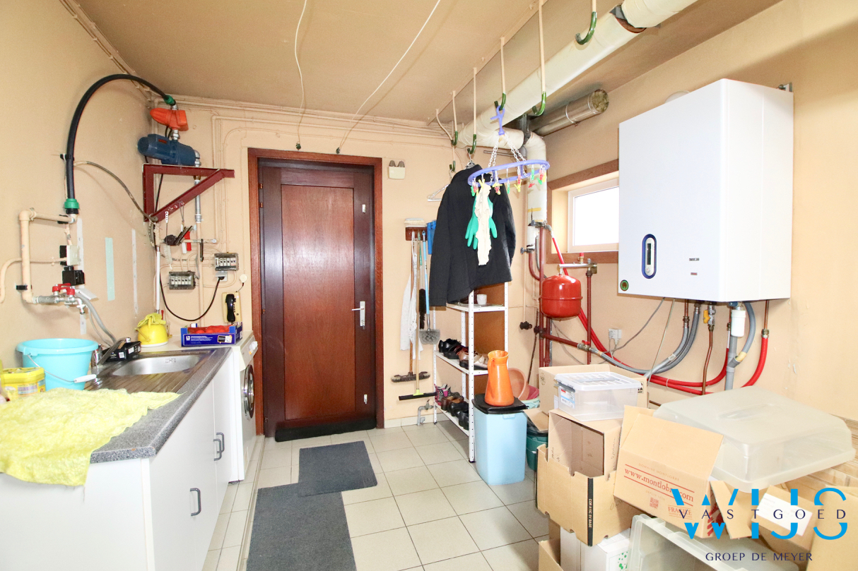 Ruime gezinswoning met 5 slaapkamers &amp; ZUIDgerichte tuin te Zelzate! 