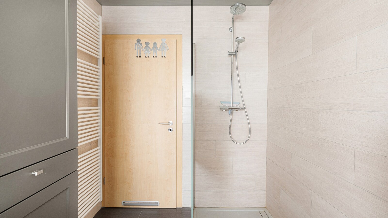 Instapklare en ruime gezinswoning met dubbele garage in het hart van Zeebrugge. 