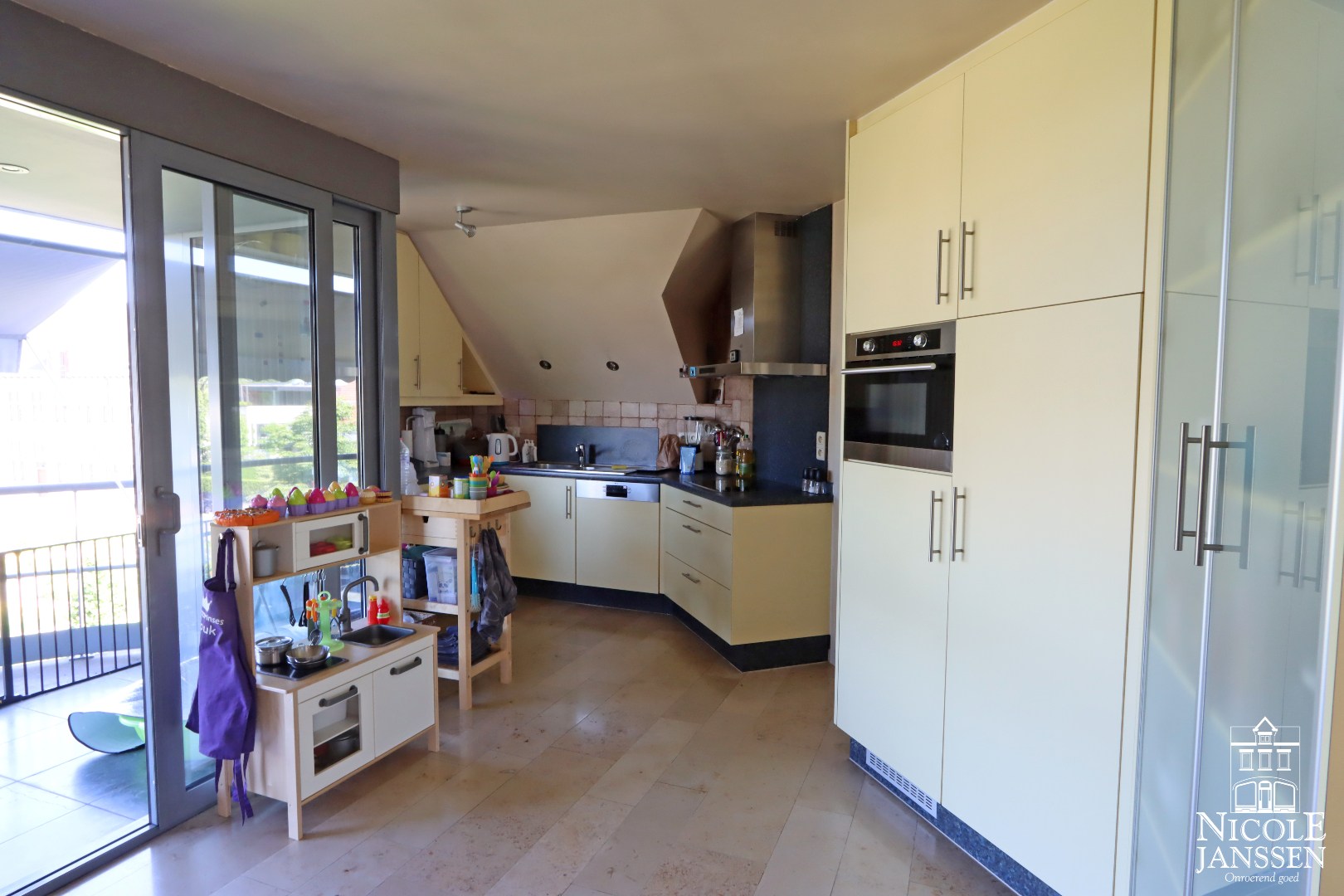 Zeer ruim duplex-appartement 