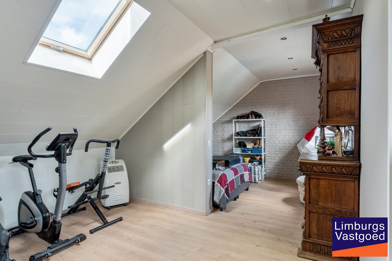 Centraal gelegen woning, 3 slpk, 181 m² bewoonbare oppervlakte, 3a 17ca 