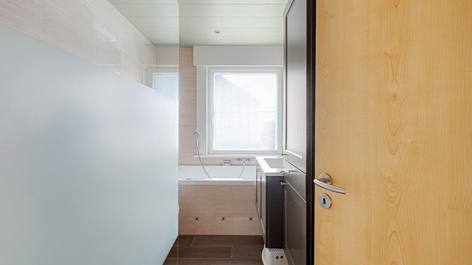 Instapklare en ruime gezinswoning met dubbele garage in het hart van Zeebrugge. 