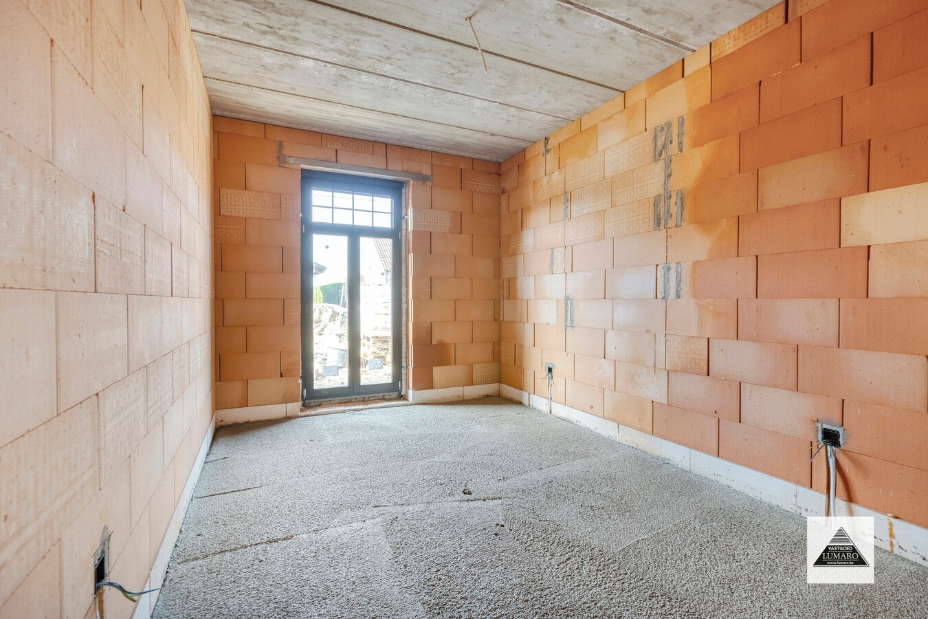 Nieuw gelijkvloers appartement met terras en tuintje 