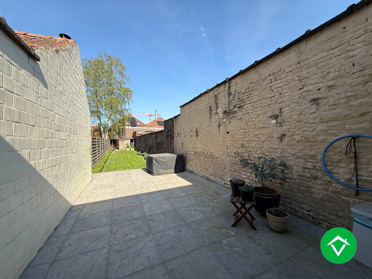 Centraal gelegen woning met 3 slaapkamers en aangename tuin te Roeselare! 