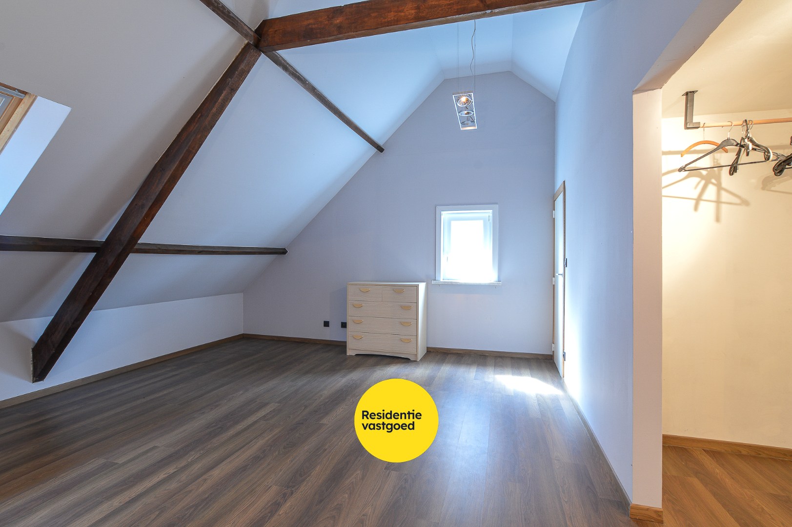 Gerenoveerde woning met 3 slaapkamers te huur nabij Centrum Oudenburg. 