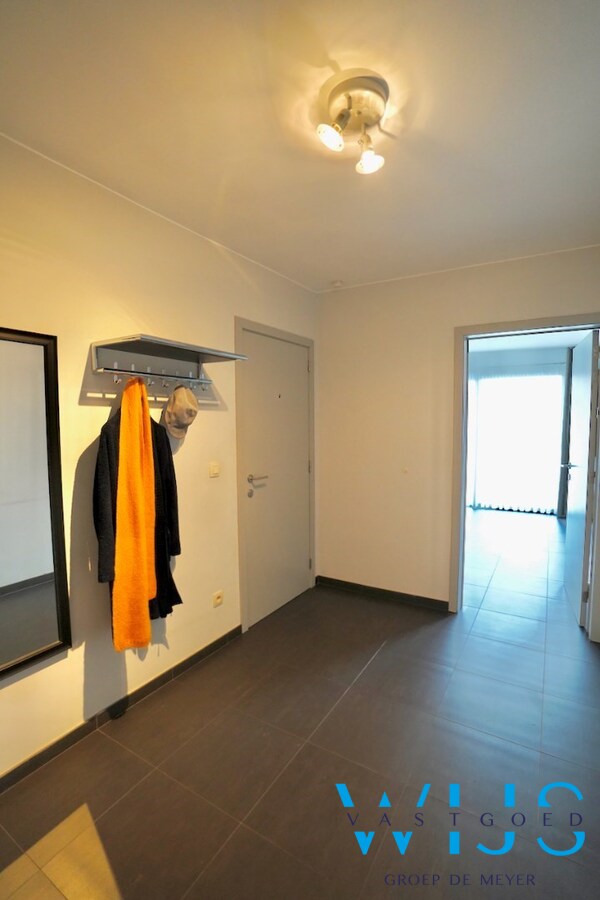 Instapklaar appartement met garage te Oosteeklo ! 