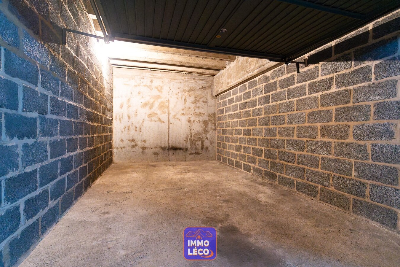 Garage pour une voiture, dans une batterie sécurisée, PLEIN CENTRE-VILLE ! 