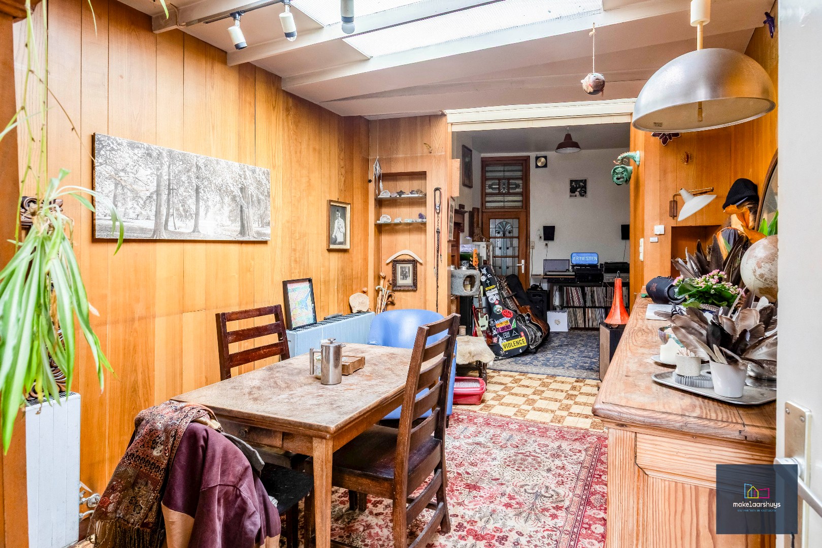 Woning met 3 slaapkamers en verrassende tuin met bijgebouwen 