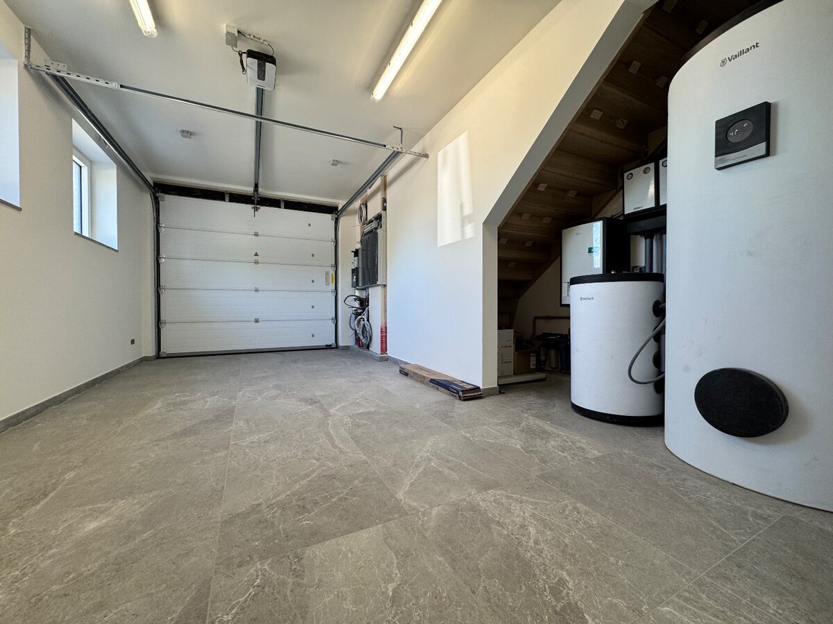 Instapklare nieuwbouwwoning met 4 slaapkamers en bureau te Kortemark 