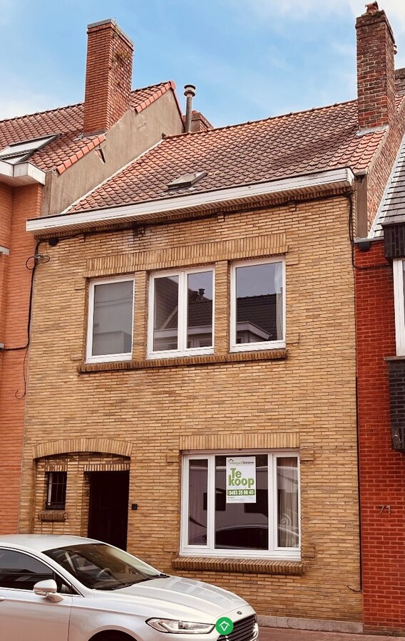 Comfortabel, op te knappen woonhuis met zonnige tuin, welgelegen in rustige buurt. 