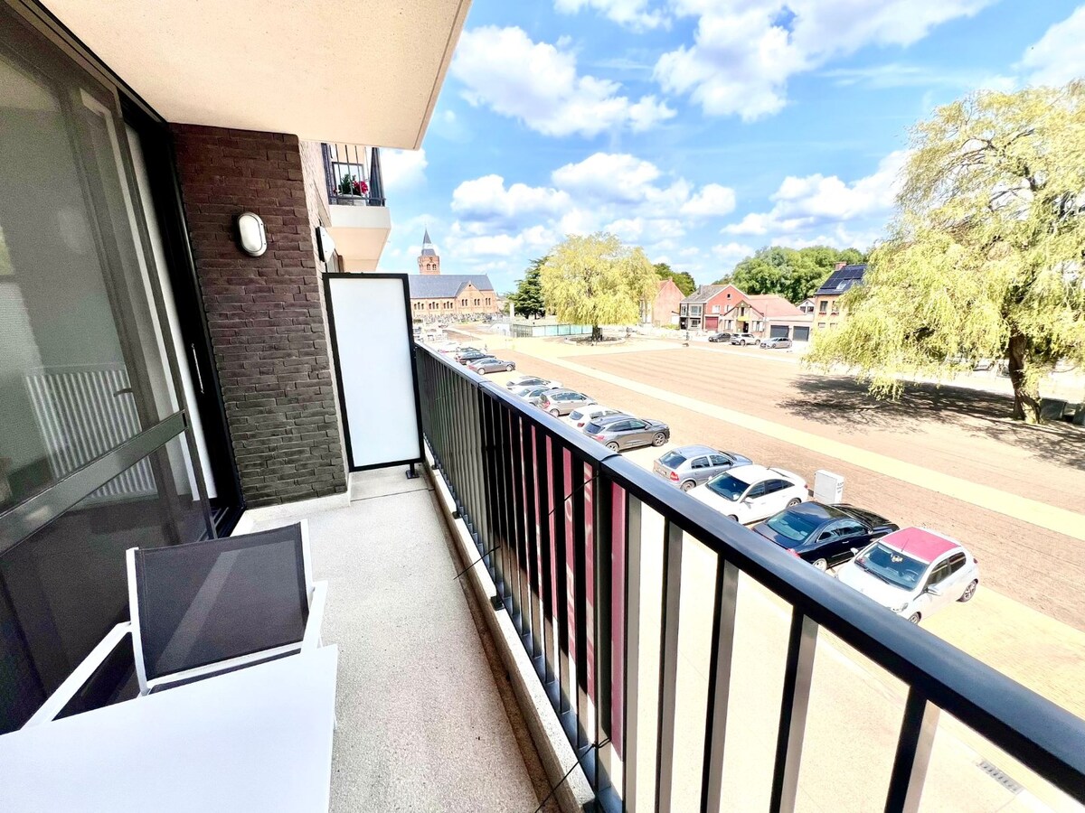 Ruim appartement op de markt van Houthulst 