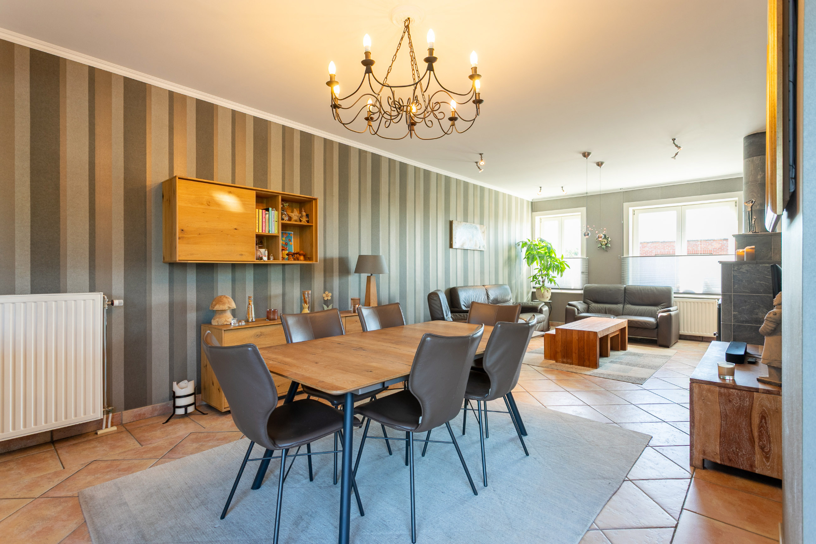 Instapklare driegevelwoning met 4 slpk te Lembeek 
