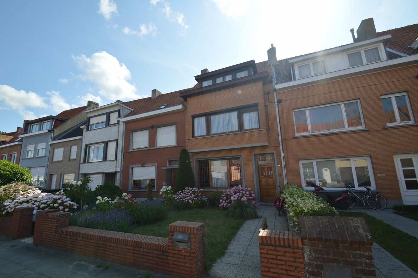 Ruime woning met tuin en dubbele garage met achteruitgang - Heist 