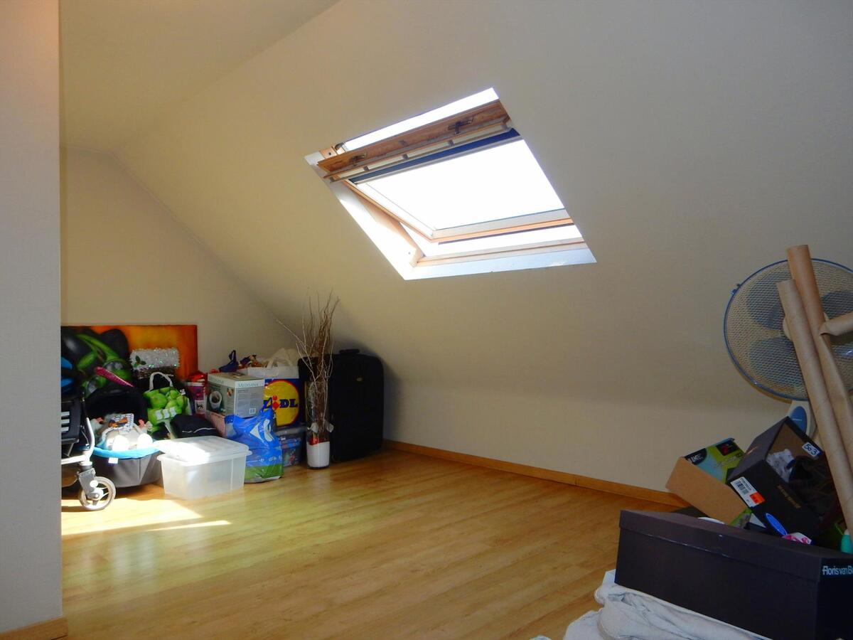 Ruime woning te Jabbeke met 4 slaapkamers 