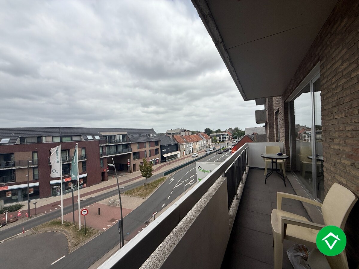 Appartement met twee slaapkamers, terras en autostaanplaats te Roeselare 