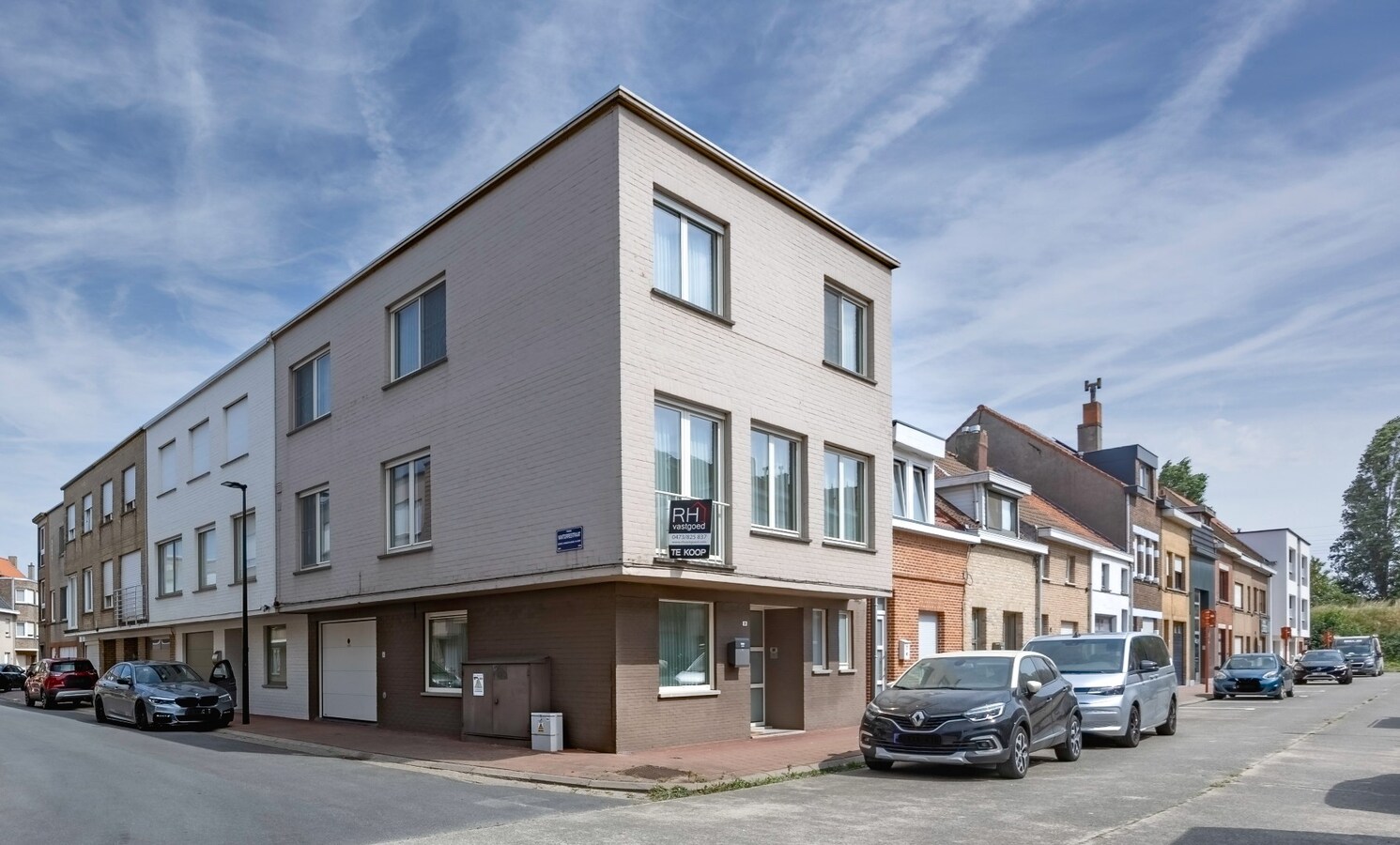 Instapklare, lichtrijke bel-etage woning met ruime garage en terras op centrale ligging 
