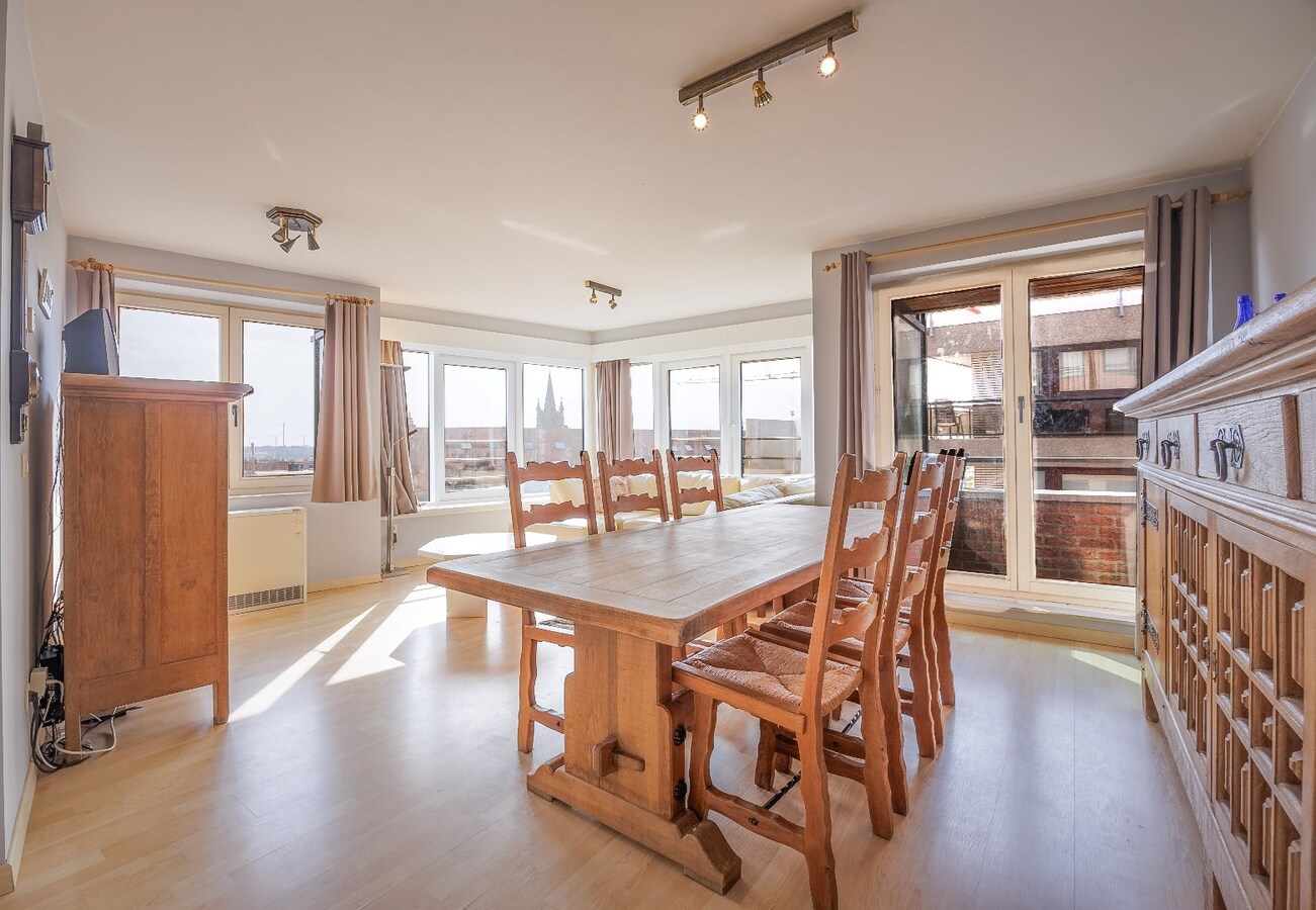 Uitzonderlijk hoekappartement met zijdelings zeezicht 