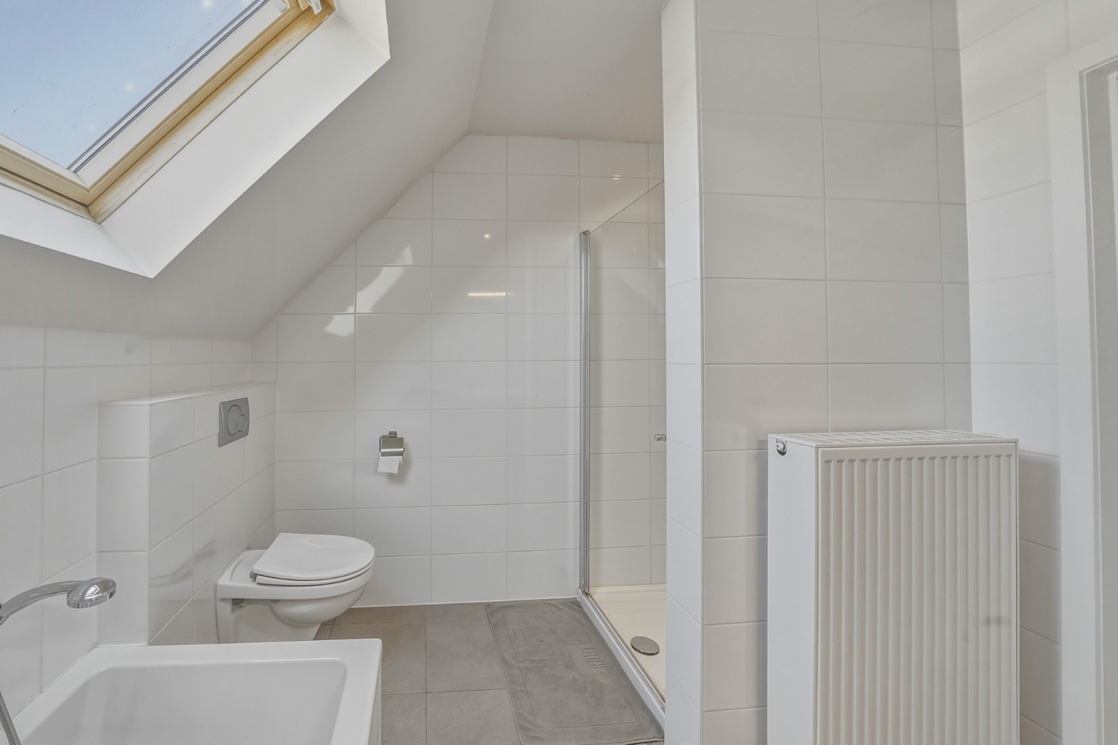 Instapklare recente woning met zeer ruime garage en tuin in Oudenburg 