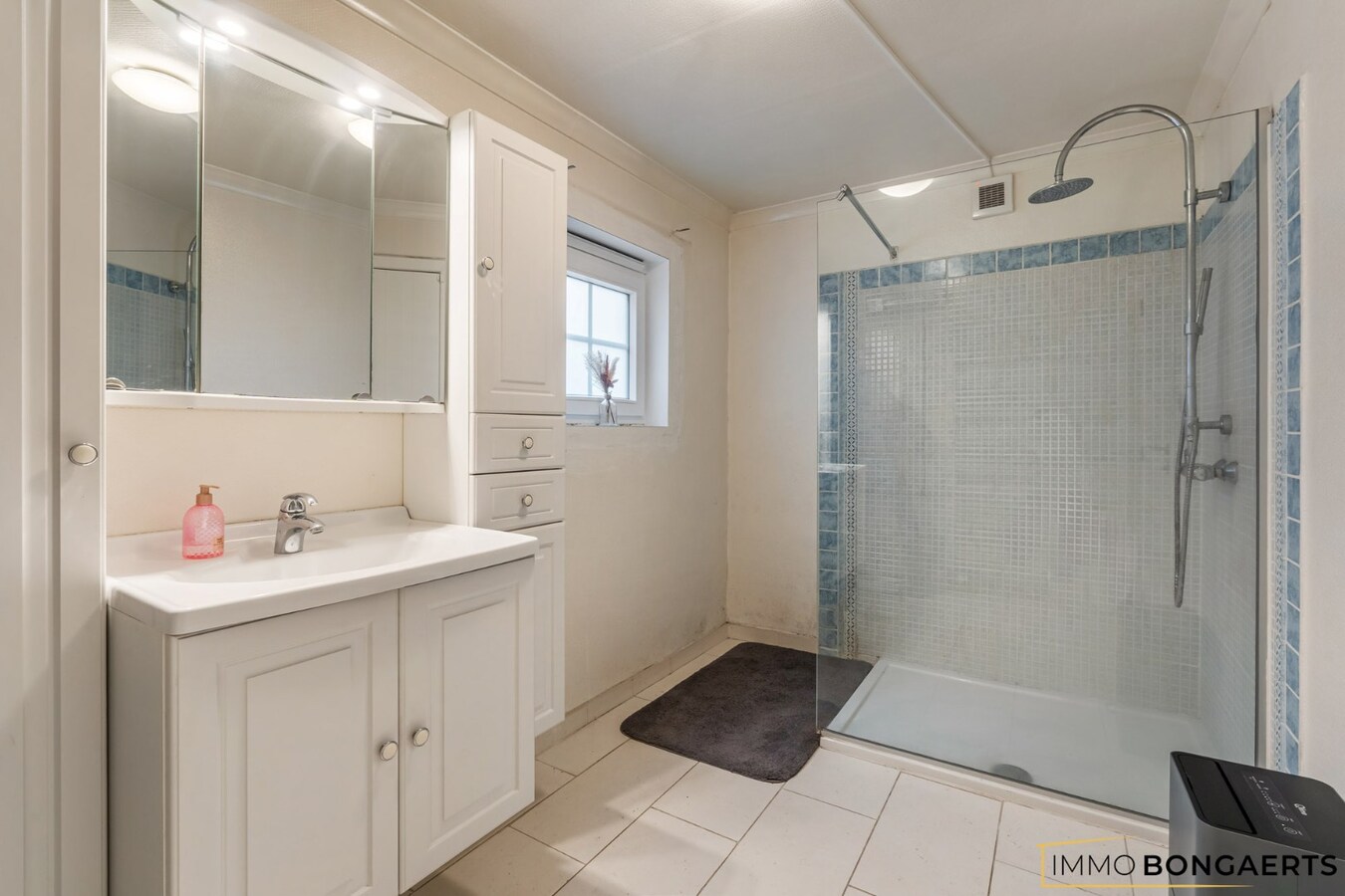 Gerenoveerde woning met 4 slaapkamers op rustige ligging 