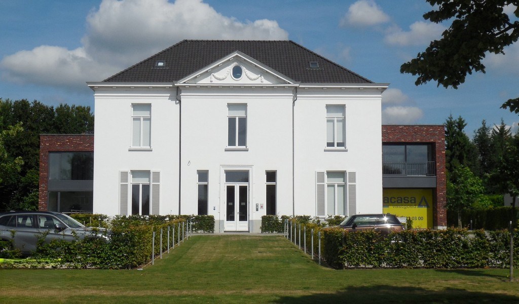 Stijlvolle kantoren te huur langs Kortrijksesteenweg in Sint-Martens-Latem