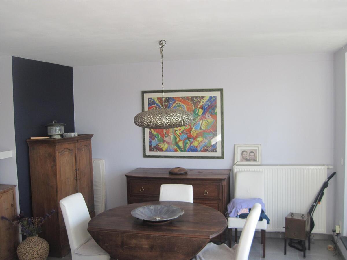 Ruim 2-slp-appartement met groot zonneterras én garage. Geen vaste kosten ! 