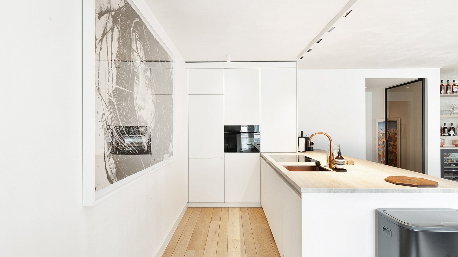 Ruim appartement van 138 m² gelegen op de Jozef Nellenslaan te Knokke en combineert ruimte, lichtinval en comfort. 