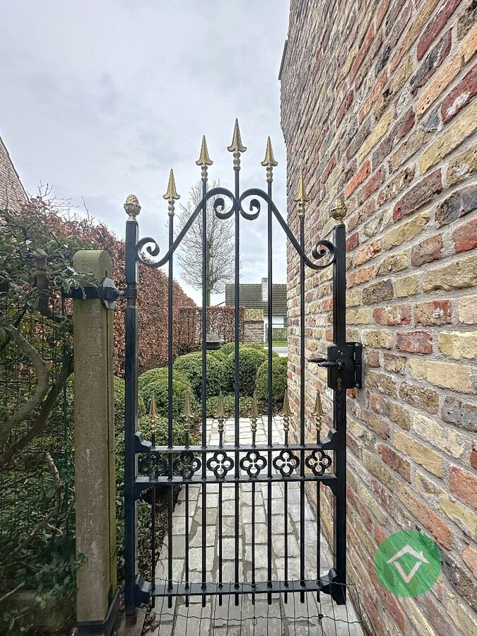 Exclusieve alleenstaande villa met zonnige tuin in een gegeerde woonomgeving te Koekelare 