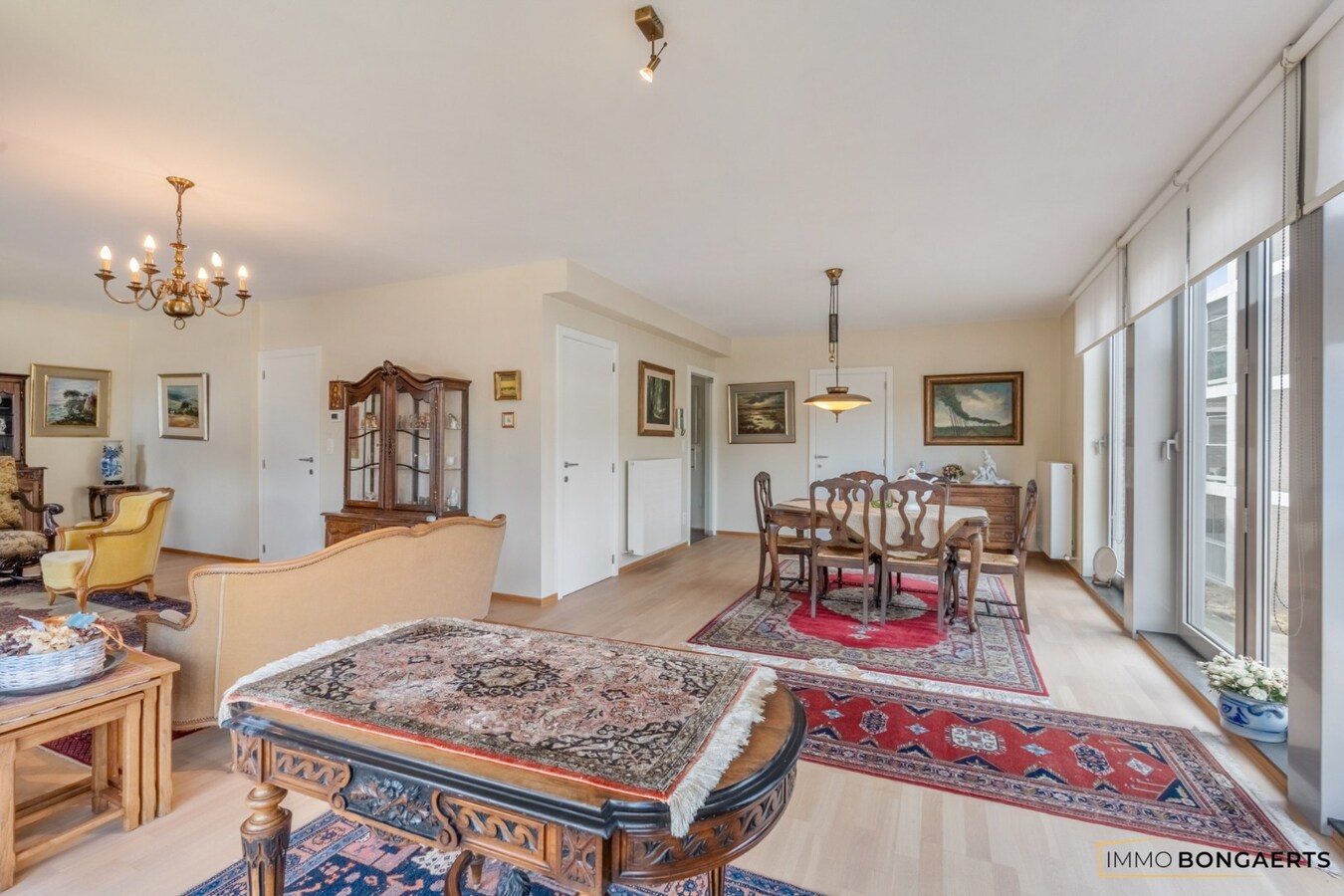 Ruim appartement met zicht op het stadsplein in het centrum van Genk 