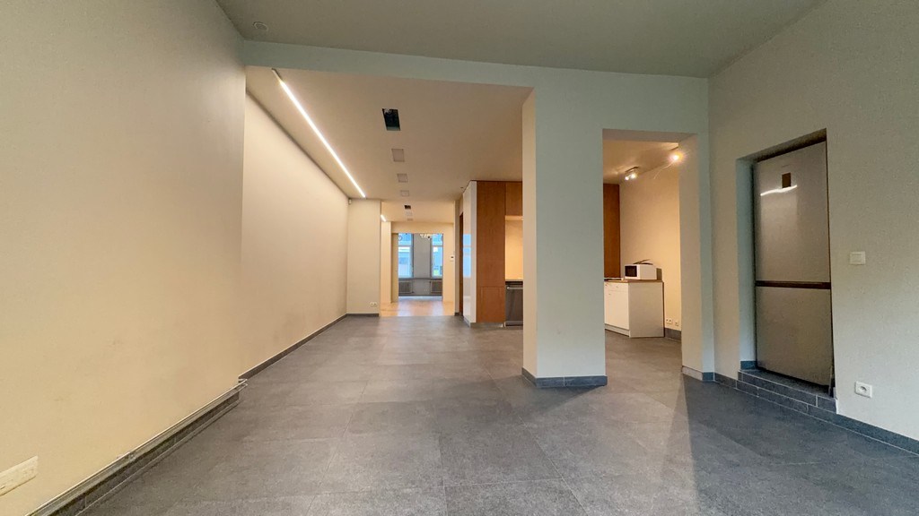 Kantoorgelijkvloers te huur op wandelafstand van Sint-Pietersstation in Gent