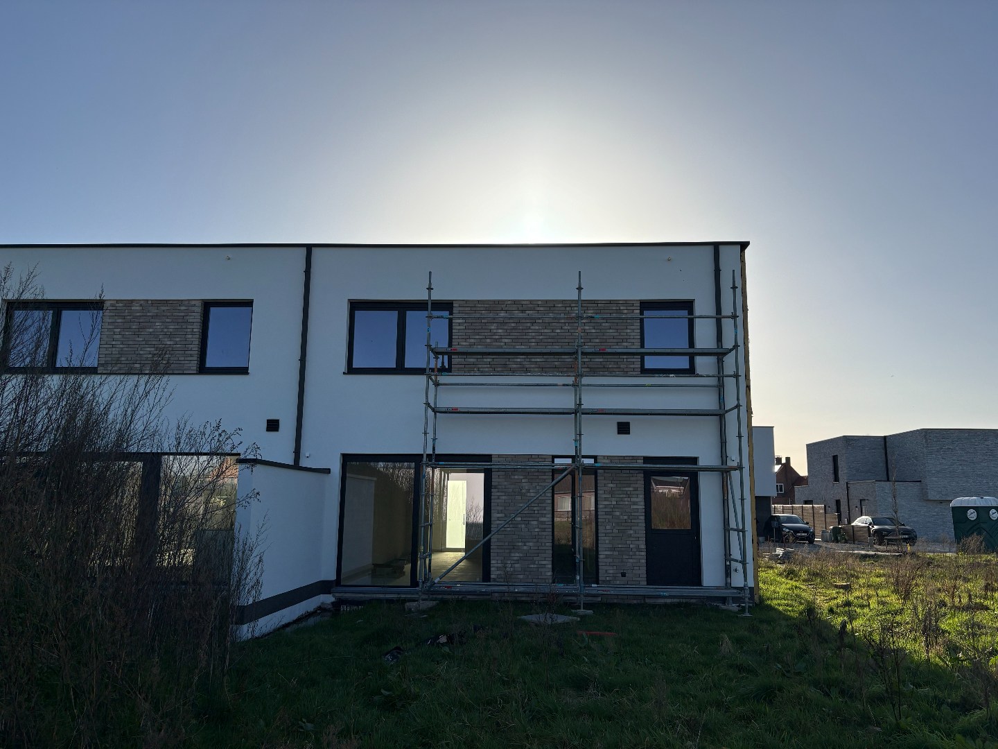 Moderne energiezuinige rijwoning in rustige omgeving met garage 