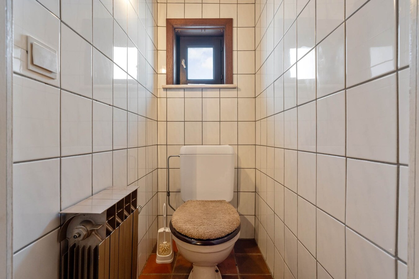 Gelijkvloerse, verzorgde woning gelegen op een perceel van 6a37ca, vlakbij het centrum, scholen, wandel- en fietsroutes 