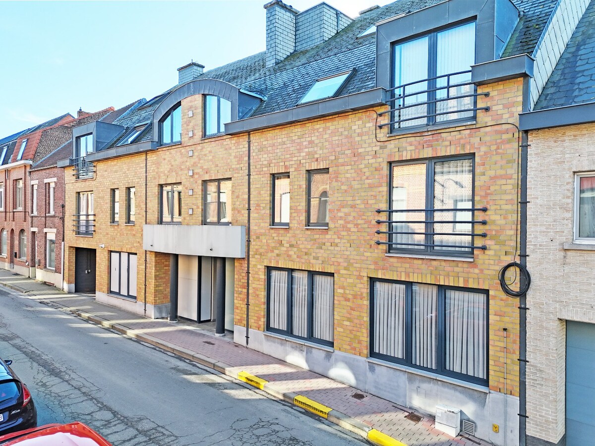 Penthouse met zonneterras en garagebox te centrum Zottegem 