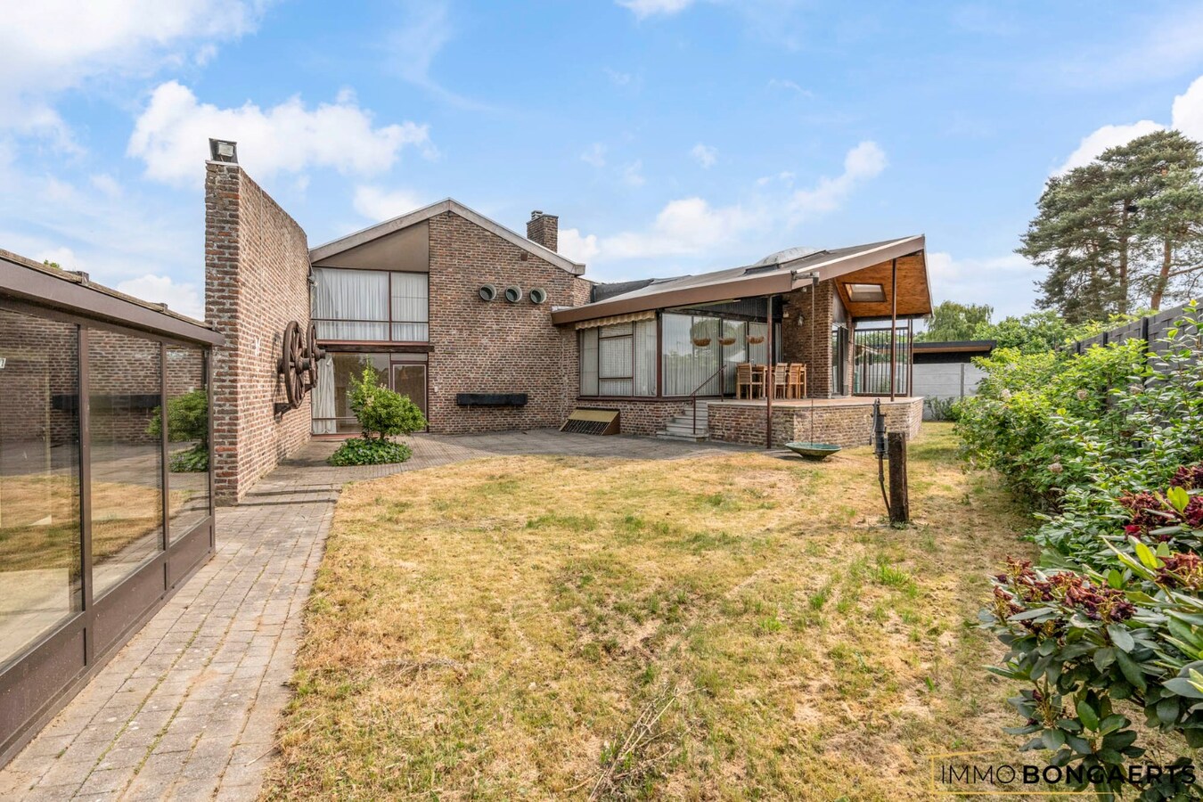 Ruime woning met vier slaapkamers 