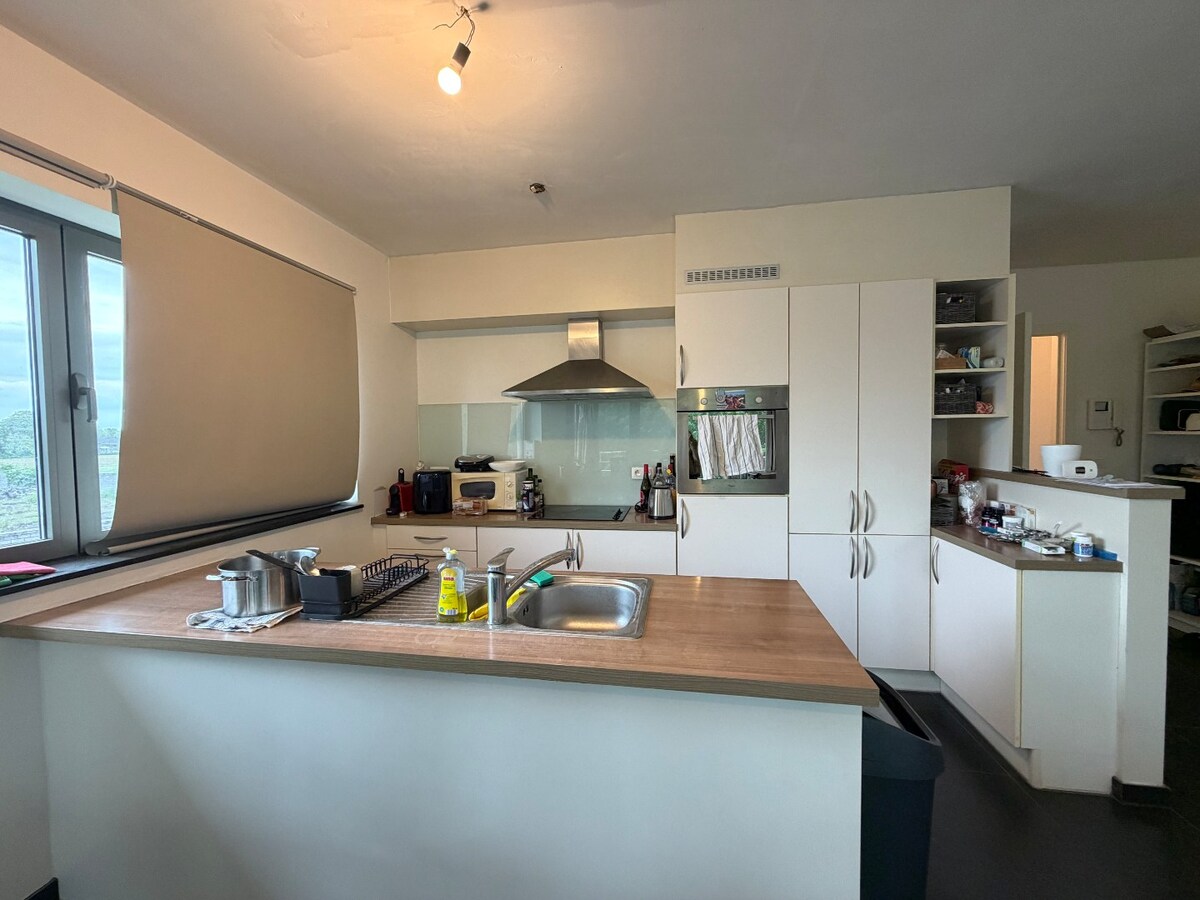 2 slpk-appartement nabij allerhande voorzieningen. 