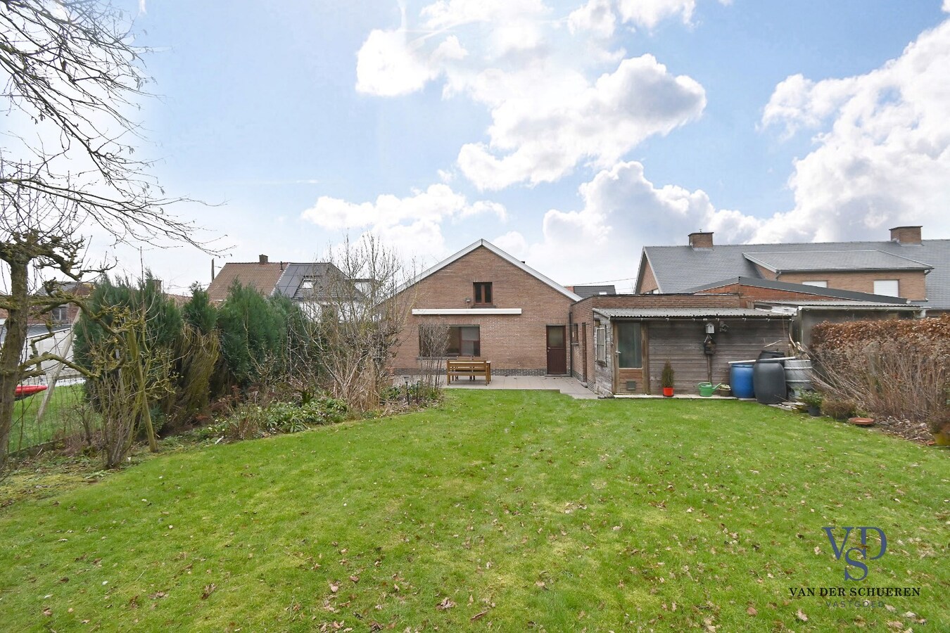 Degelijke bungalowwoning met garage 