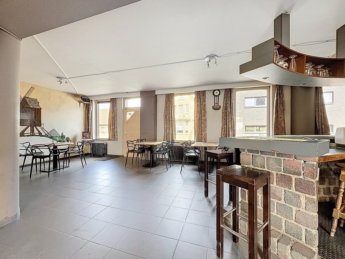 Te renoveren/te slopen handelshuis op 11 are te Sint-Antelinks 