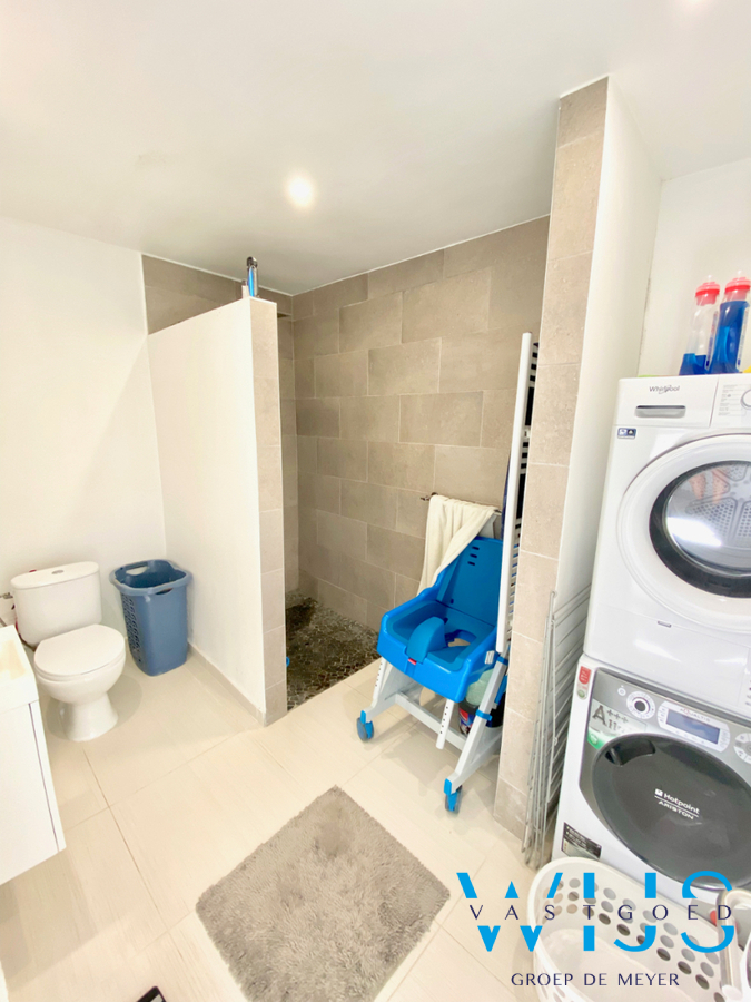 Tof woonhuis op een ideale locatie in OOSTEEKLO ! 