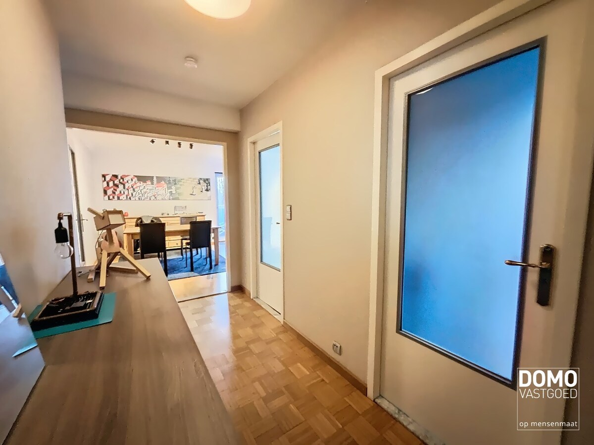 RUIM APPARTEMENT MET 3 SLAAPKAMERS EN GARAGEBOX VLAKBIJ CENTRUM HASSELT 