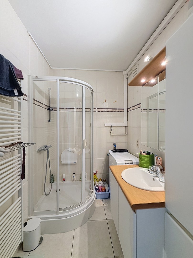 Prêt à emménager, appartement d'une chambre avec vue sur la mer. 