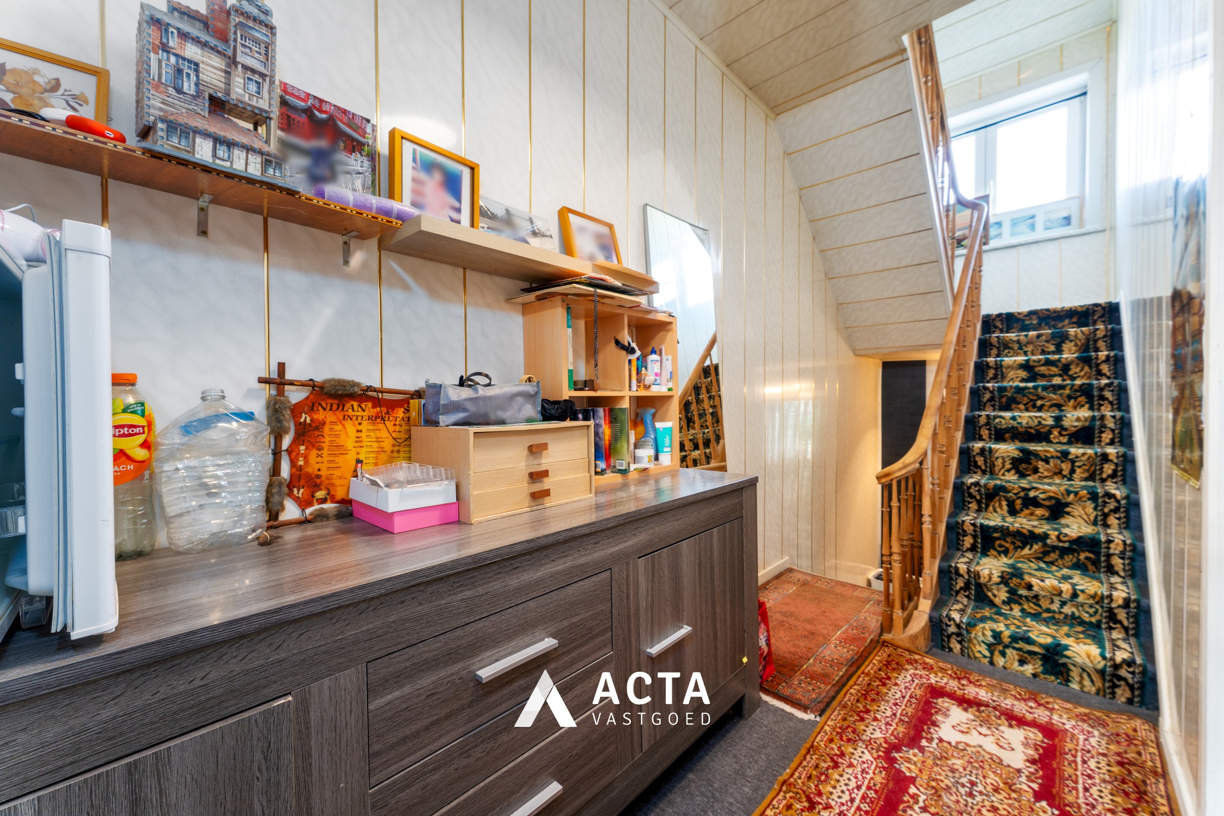 Ruime te renoveren stadswoning met 5 slaapkamers en tuin 