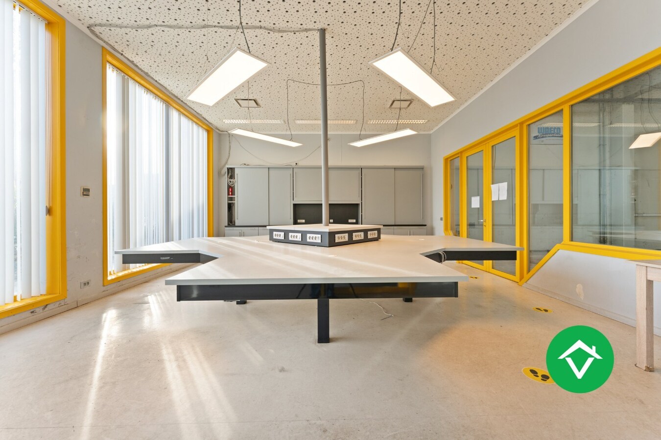 Bedrijfsgebouw met woonst te Ichtegem 