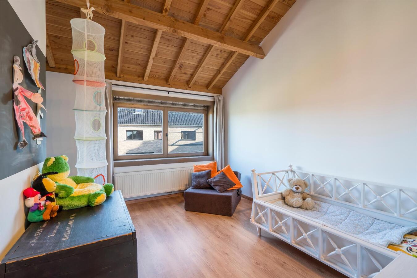 Rustige gelegen, vrijstaande woning met ruime nieuwbouwgarage 