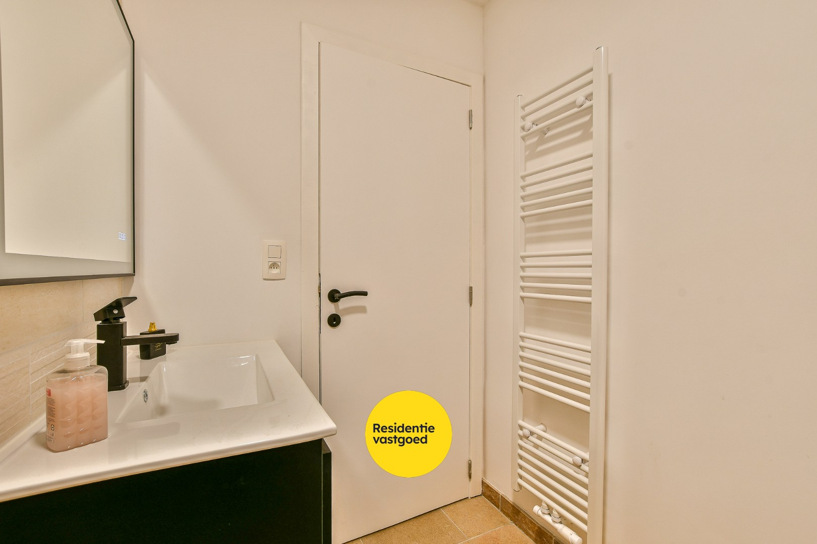 Te huur: gelijkvloers 2-slaapkamerappartement in centrum De Haan! 