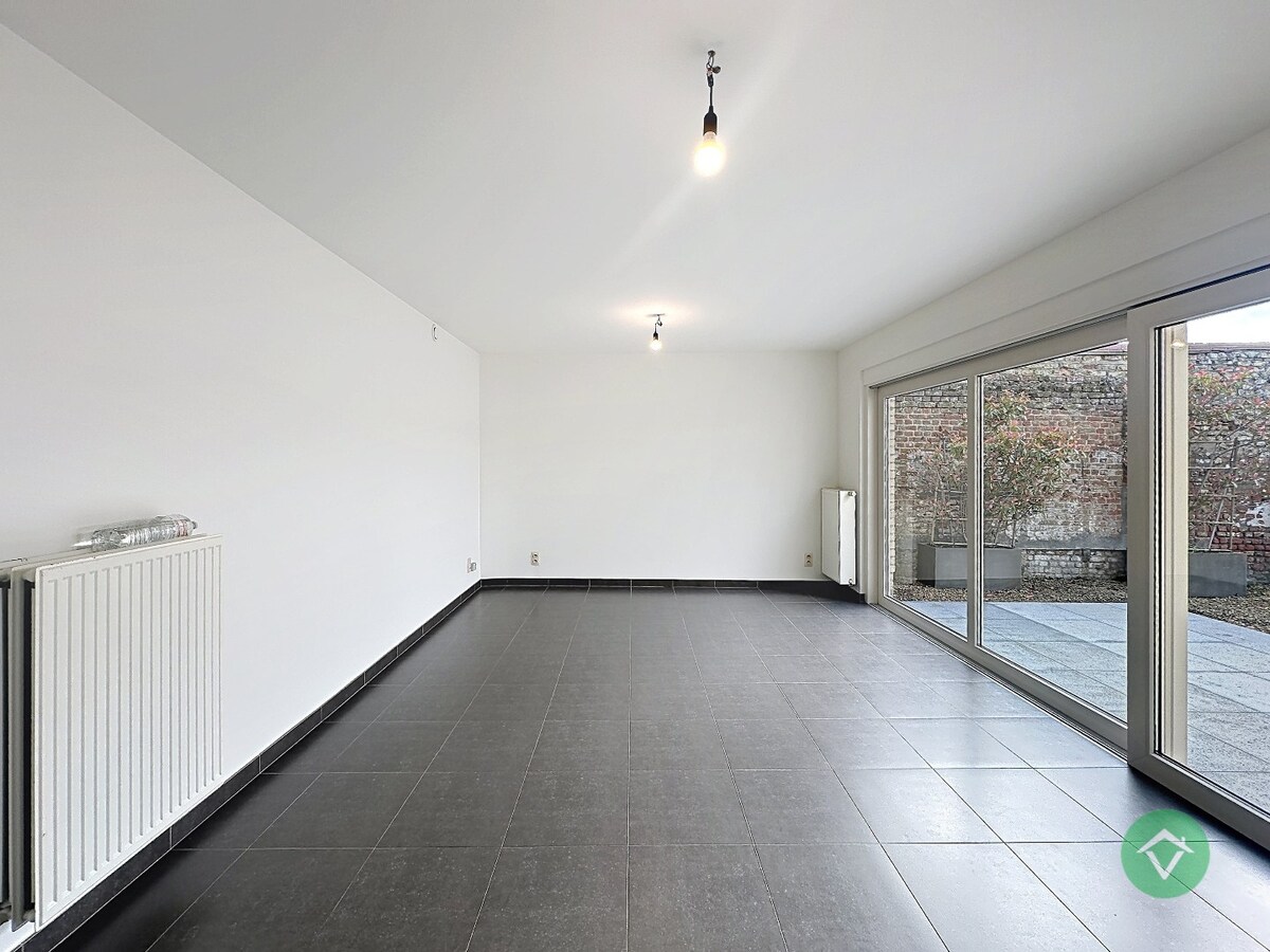 Instapklaar gelijkvloers appartement met staanplaats te Gistel 