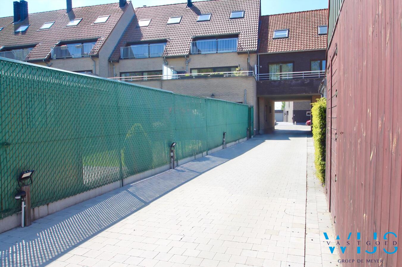 Gezellige 2 slaapkamerduplex mét garage 