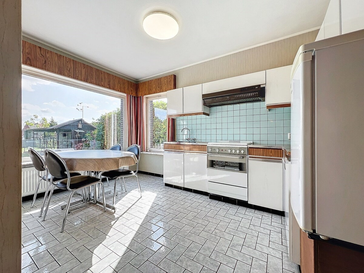 Charmante laagbouwwoning in rustige woonwijk te Hillegem 