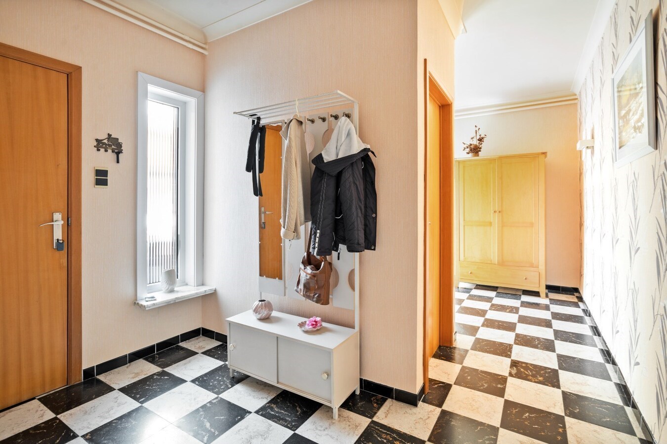 Goed onderhouden gelijkvloerswoning op ruim perceel van 700m² 